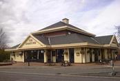 picture of The Snooty Fox, Three Bridges