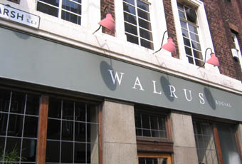 Walrus Bar and Hostel