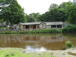 Boathouse Inn